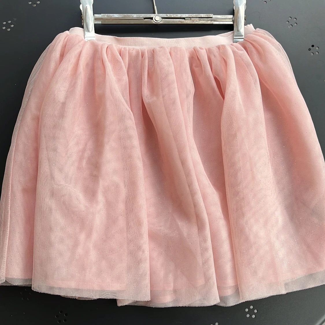 Ljusrosa tyllkjol med silver glitter 