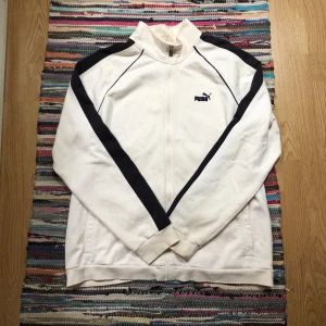 Pumatröja - Pumatröja i strl xxl, har några fläckar