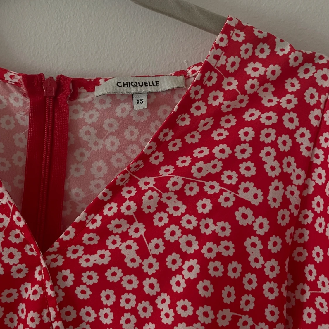 Rödblommig klänning - 90