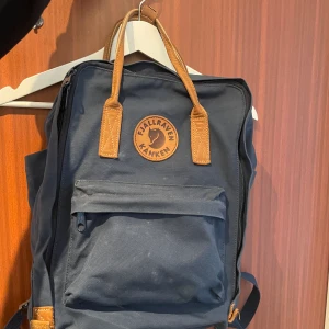 Fjällräven kånken - En fjällräven kånken ryggsäck. No 2 med läderdetaljer. Fint skick. Se bilder. 