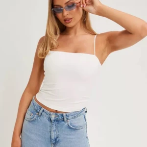 Linne från Gina - Jättefint linne från Gina, stryker innan jag skickar:) Aldrig använd, prislappen kvar🥰  Skriv privat för flera funderingar💗