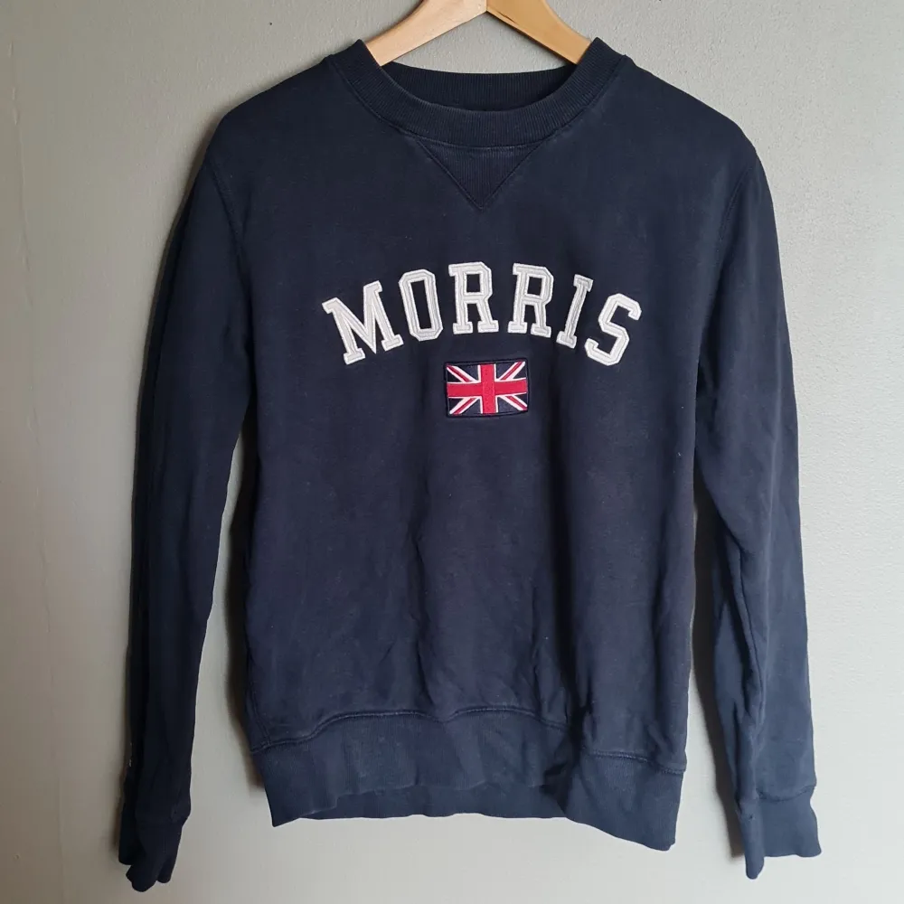 Jätte fin Morris tröja passar bra för svenska sommaren, änvänd få tal gånger. Passar runt 175 modellen är 177. Priset är inte i sten!. Hoodies.