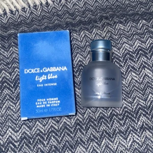 Dolce&gabbna parfym - En bra sommar parfym som jag har tröttnat på Det är ca 40 ml kvar  Nypris 650-700  