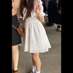 Klänning  - Älskar och är mycket användbart!✨ Kan sänka priserna vid snabb affär. Inga defekter:) Är 164cm lång och garderob-utrensar. Kontakta mig för fler bilder💕