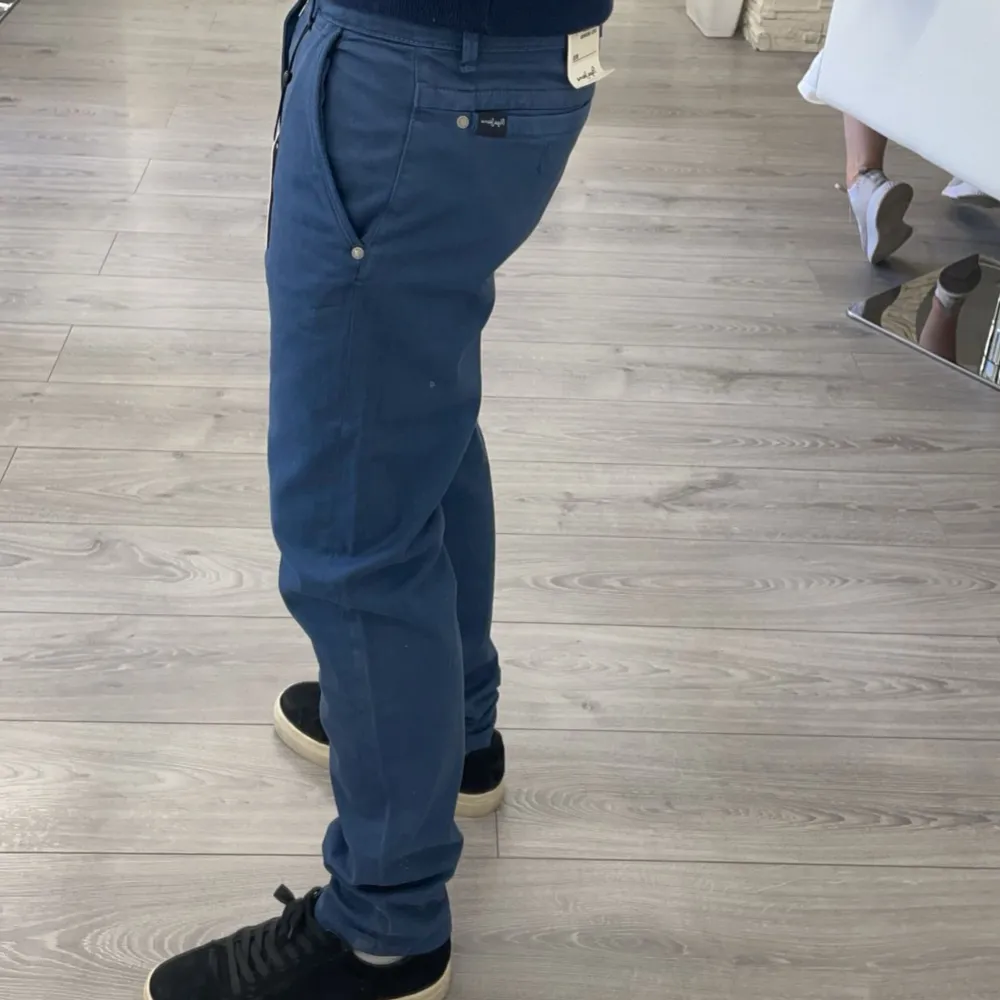 Riktigt snygga byxor som passar perfekt till sommaren, de är i NYSKICK och aldrig använda. De är slimfit. Nypris: 750. Jeans & Byxor.