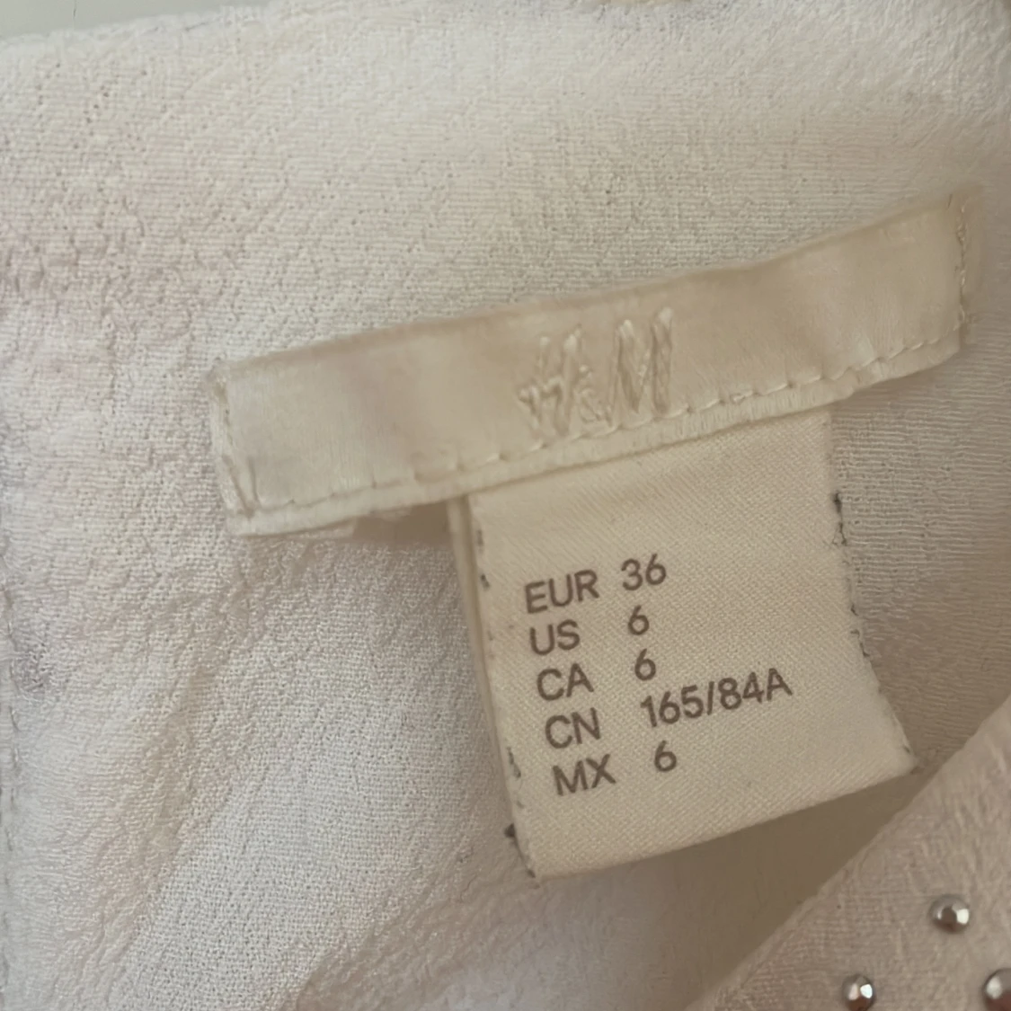 Vit blus med paljetter - 91