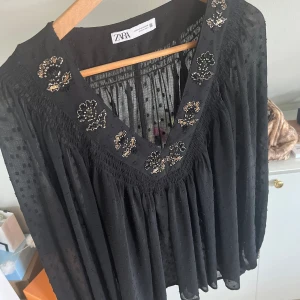 Svart blus - Jätte snygg svart blus perfekt till sommaren 🥰