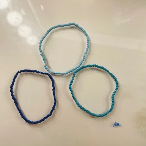 armband - 3 stycken armband med olika blåa nyanser som matchar varandra!🩵