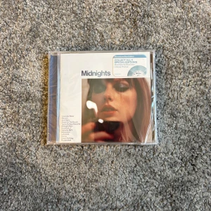 Midnights cd - Taylor Swift midnight cd, lite skador (se sista bilden) Inte öppnad💙
