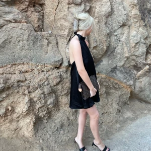 Zara Klänning - Svart zara klänning med öppen rygg 