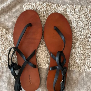 Sandaler från & Other Stories  - Fina lädersandaler, nästan oanvänd. 