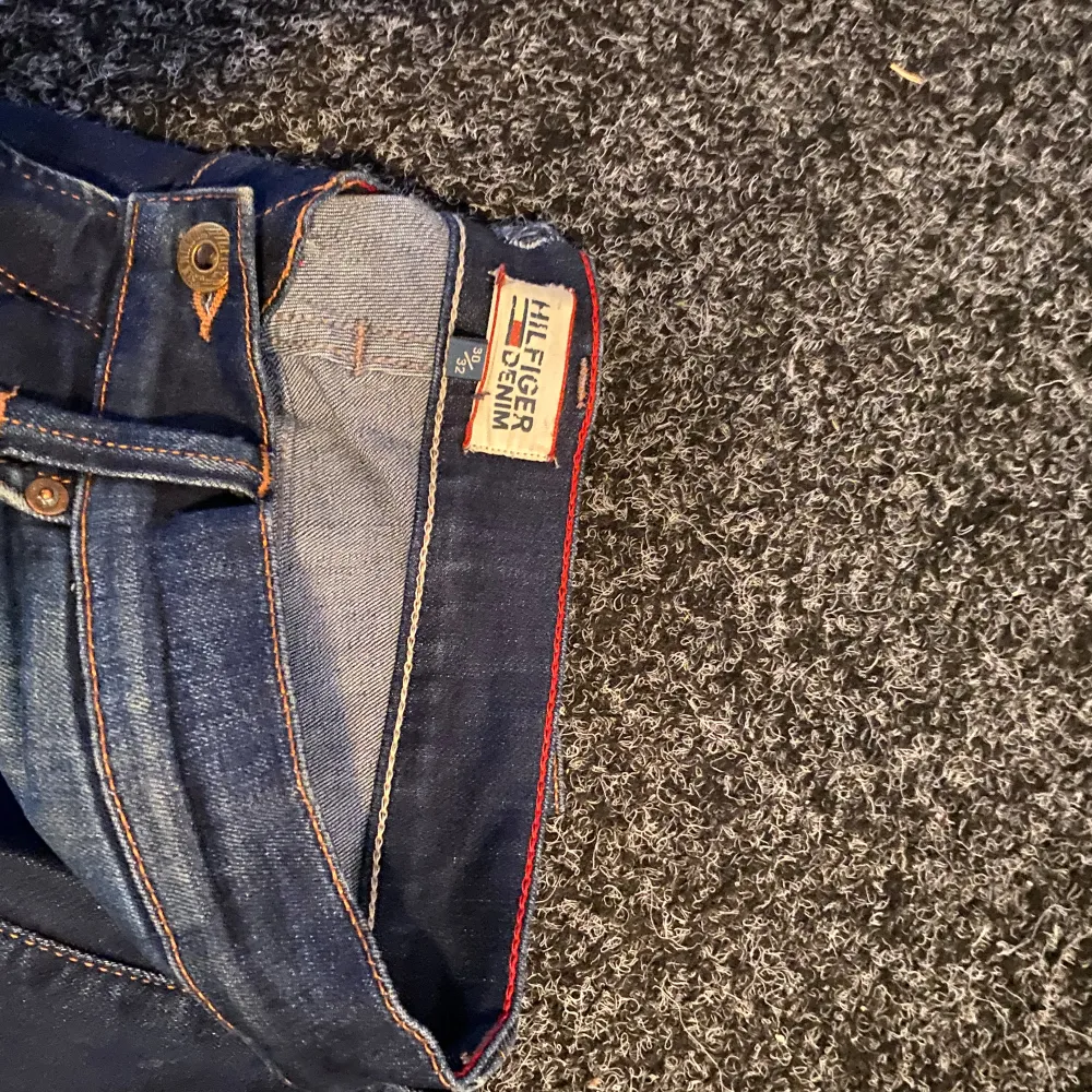 Fräscha jeans och chinos Båda i storlek 30/32. Jeans & Byxor.