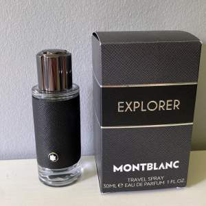 Säljer denna nya Montblance Explorer 30 ml typ 29 ml kvar, Det är en väldigt fräch citrus🍋 parfym perfekt för sommar och vår, Ny pris: 550 kr mitt pris 399 priset kan självklart diskuteras 😃