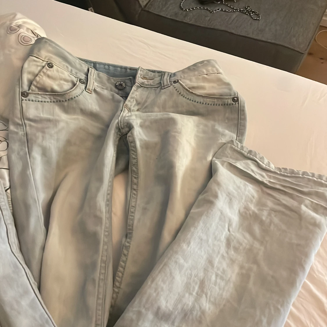 Säljer ljusblå jeans