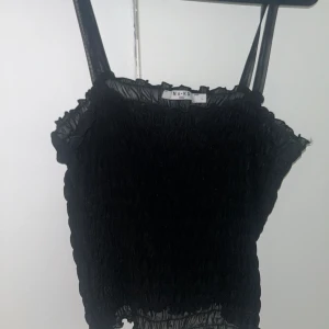 Mest topp - Mest topp från NAKD. Storlek L. Passar även M. Fint skick! 