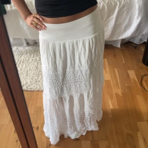 Långkjol - Superfin trendig kjol som bara kommit till användning en gång. Som ny, köpt på marknad utomlands