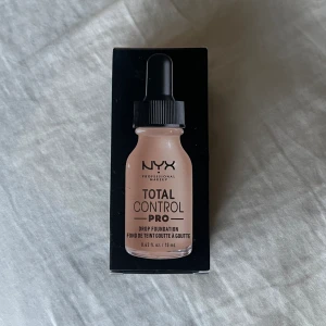 Foundation  - Foundation från nyx i färgen light, helt oöppnad och ny!