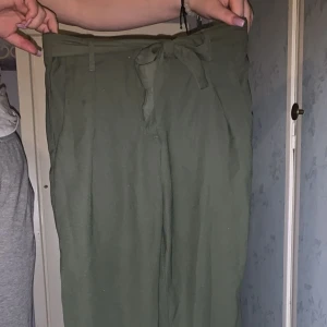 Kostym byxor från lager 157 60kr - Kostym byxor från lager 157 i storlek S aldrig använda (inga fläckar som det ser ut på bilden) nypris över 100kr mitt pris 60kr! Frakt funkar galant 