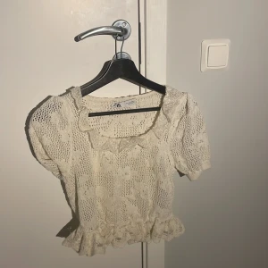 Blommig zara topp❤️ - Sååå fin zara topp som är jättefin inför sommarn❤️