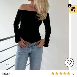 Off shoulder topp - Så så fin populär topp från Nelly.com, endast använd en gång därav är den fortfarande i nyskick. Storlek xxs men kan passa till S & perfekt nu på senare sommar kvällar till linnebyxor / långkjolar ALLT ALLT ALLT!! Tryck gärna på köp nu 😀💓