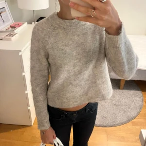 Tröja hm mohair grå - Så najs tröja från hm i mohair!🤩🥰 tryck gärna köp nu, postar snabbt! 