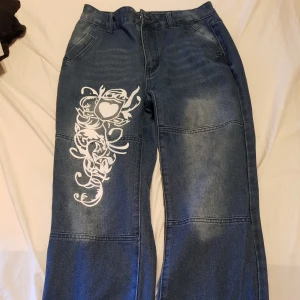Jeans - Köpta på temu, använda några gånger men ångrade mig lite efter, men annars nyskick