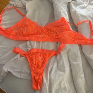 Neon set - Oanvänt storlek M men mer som en S