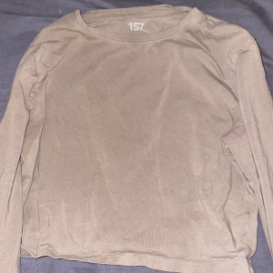 Beige tröja  - Beige långärmad tröja i bra skick.