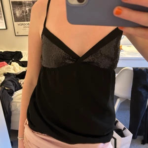 Söt fest topp - Bra skick ❤️tryck gärna på köp nu knappen 