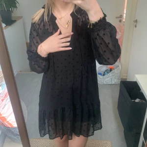Klänning - Superfin kort svart klänning💕 Strl S