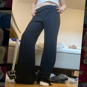 kostymbyxor  - lågmidjade. svarta med mycket tunna vita ränder.