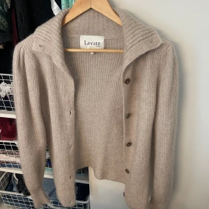 Stickad kofta - Superfin stickad kofta i bland annat mohair och ull! 