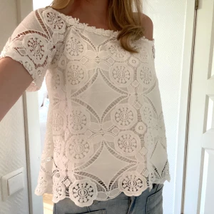 Spets topp - Jättefin topp som aldrig är använd !🤍 storlek M men sitter mer som en S