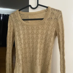Stickad tröja - Använd fåtal gånger  Köpt second hand 
