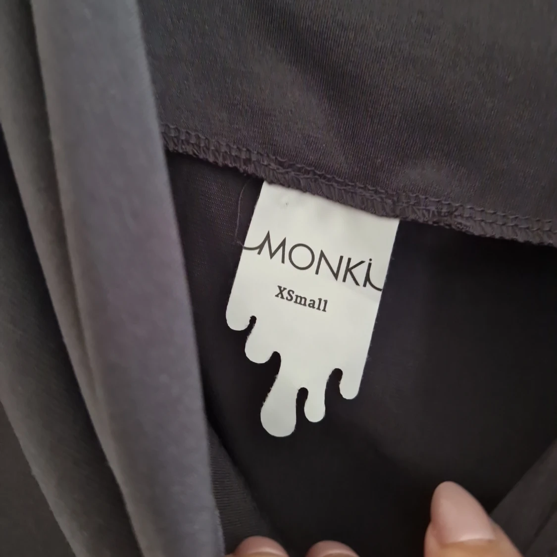 Grå klänning  - 90