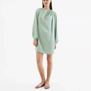 Klänning från Kappahl  - Säljer sena fina klänning från Kappahl då den inte kommer till användning. Nypris 599 mitt pris 200 kan eventuellt tänka mig att diskutera pris💗