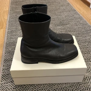 Our legacy camion boot - Our legacy Camion boots som är använda över en sommar, inga märken eller scuffs på skorna bara lite smutsiga vilket jag kan fixa