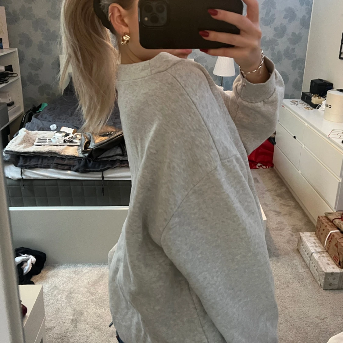 Grå sweatshirt  - 91