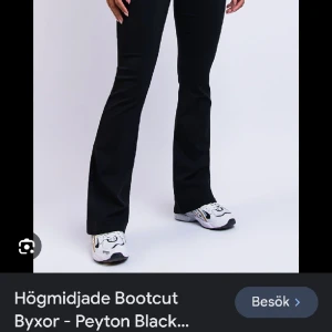 Svarta bootcut madlady  - Knappt använda 