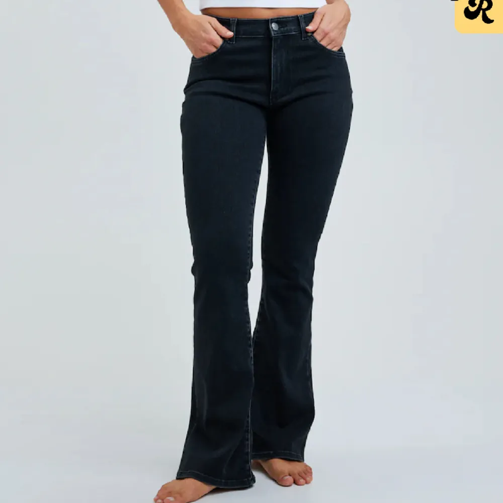 Låg midjade byxor som tyvär är för stora på mig, därav bara använda ett fåtal gånger. Jeans & Byxor.