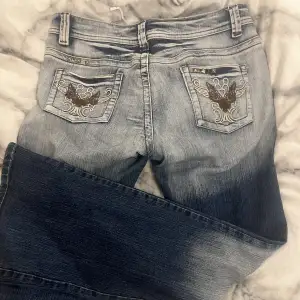 Säljer dessa jeans då dom är för stora🙏🏻 köpte dom från Vinted😋 använts få ggr🙌🏼💯