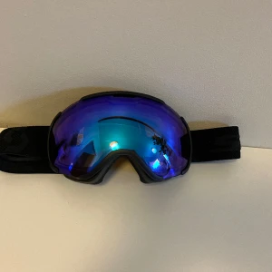 Scott skidglasögon  - Säljer mina jätte snygga Scott skidglasögon! Använda 1 semester så inga skråmor. Nypris: 1100kr, mitt pris: 450kr!