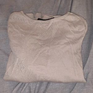 Topp - Säljer denna tröja ifrån lager 157. Knappt använd någonting 