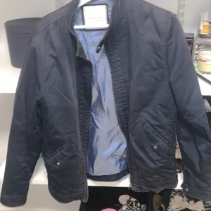 Jacka  - Jacka. Köpare står för frakten 