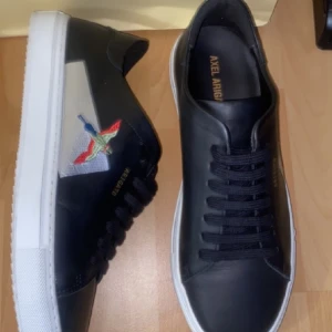 Axel arigato skor - Helt nya äkta Axel arigato skor direkt från affär! 2500/sko(bättre pris vid köp av alla 3)