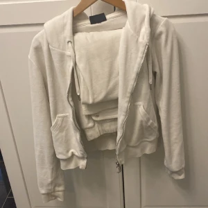 Juicy set - Färg: vit Storlek: byxor XS kofta S