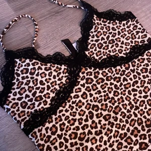 Sommar topp - Sommar topp med leopard print ⭐️köptes från hm i somras men har inte kommit till användning💕