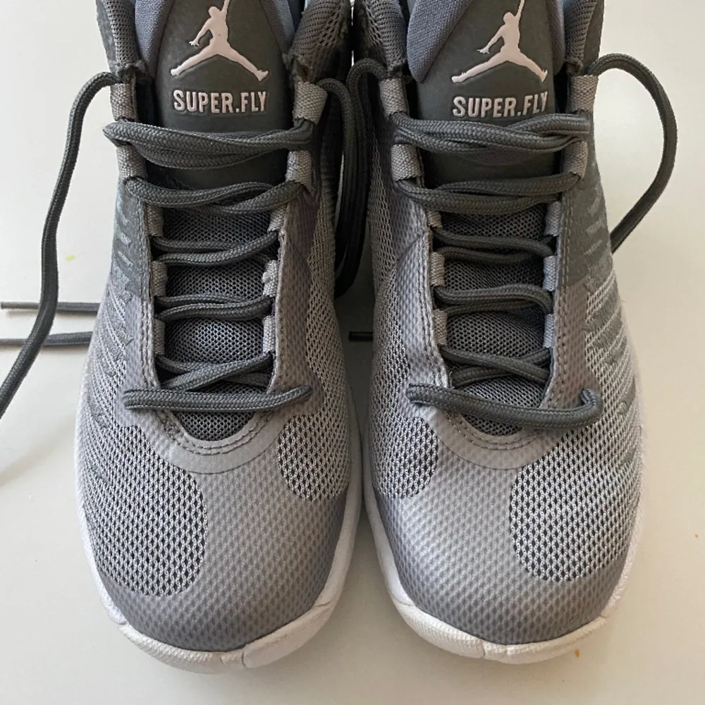 Exklusiva air Jordan skor som inte längre säljs i butik. Helt nya.. Skor.