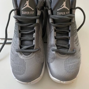 Jordan Superfly 5 Wolf Grey - Exklusiva air Jordan skor som inte längre säljs i butik. Helt nya.
