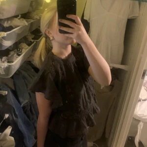 Söt blus - Jättesöt blus som aldrig är använd